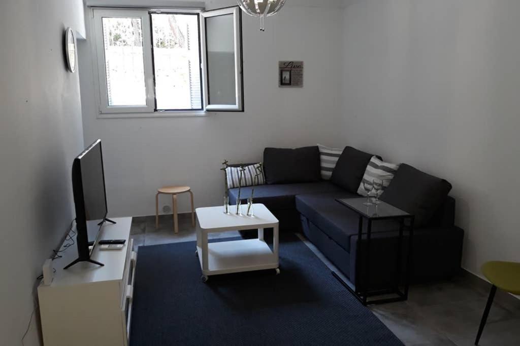Cozy Apartment For 4 In Kolonaki, Lycabettus เอเธนส์ ภายนอก รูปภาพ
