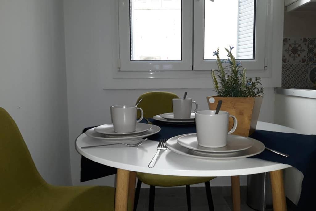 Cozy Apartment For 4 In Kolonaki, Lycabettus เอเธนส์ ภายนอก รูปภาพ