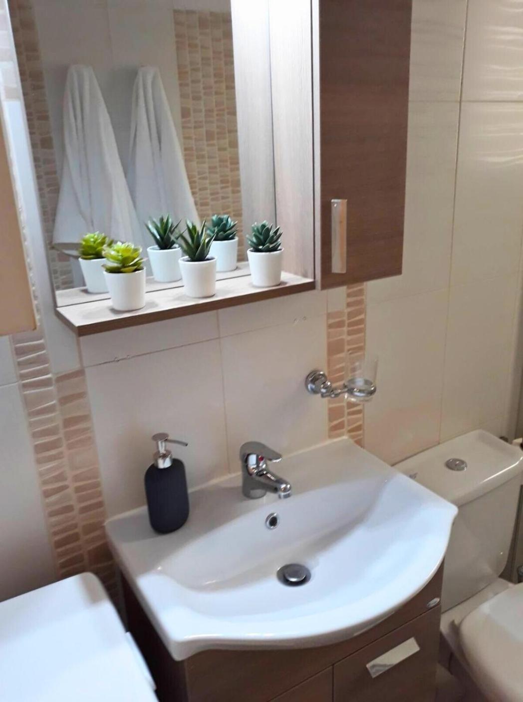 Cozy Apartment For 4 In Kolonaki, Lycabettus เอเธนส์ ภายนอก รูปภาพ